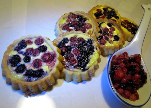 Kruche tartaletki z owocami lata