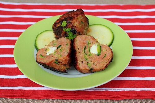 Kuleczki z mięsa mielonego z cukinią i fetą