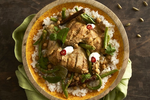 Kurczak w stylu biryani z ciecierzycą i fasolką szparagową