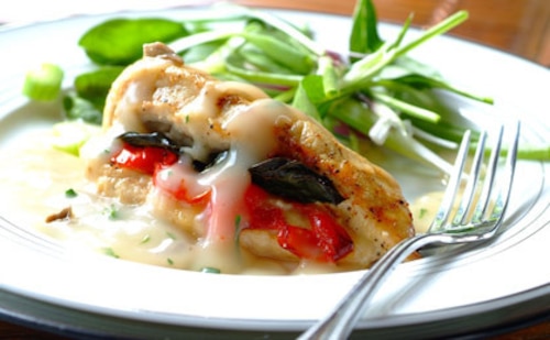 Kurczak faszerowany z sosem brie 