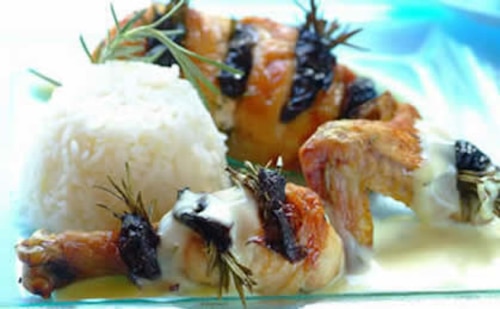 Kurczak szpikowany rozmarynem i suszoną śliwką