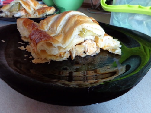 Kurczak w cieście z sałatką