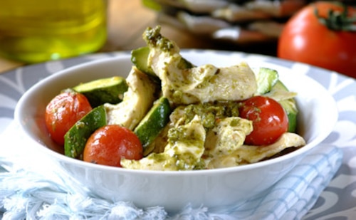 Kurczak z warzywami z bazyliowym sosem