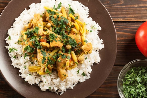 Przepis na Kurczak z ciecierzycą w delikatnym sosie curry Kurczak z ciecierzycą w delikatnym sosie curry