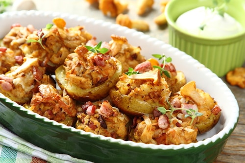 Przepis na Kurczak po zbójnicku zapiekany w ziemniakach  Kurczak po zbójnicku zapiekany w ziemniakach