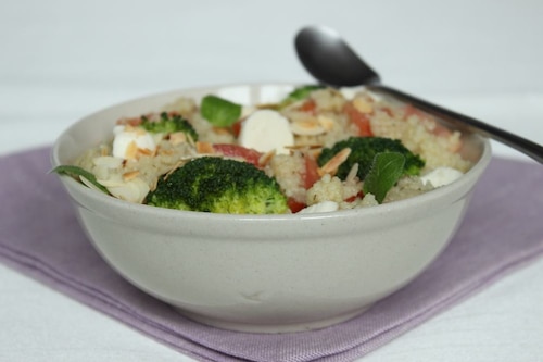 Kuskus z brokułami i mozarellą