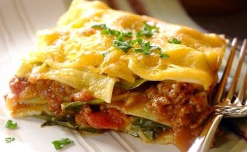 Przepis na Lasagne z mięsem mielonym i szpinakiem  Lasagne z mięsem mielonym i szpinakiem