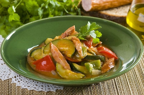 Przepis na Leczo z kiełbasą Leczo z kiełbasą