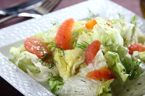 Lekka sałatka koperkowa z cytrusami 