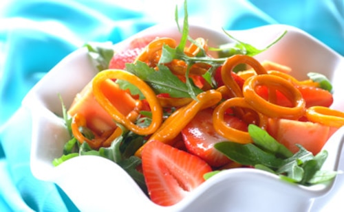 Przepis na Letnia sałatka z grillowaną kałamarnicą Letnia sałatka z grillowaną kałamarnicą