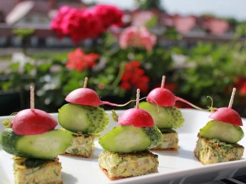 Letnie szaszłyki na party w ogrodzie