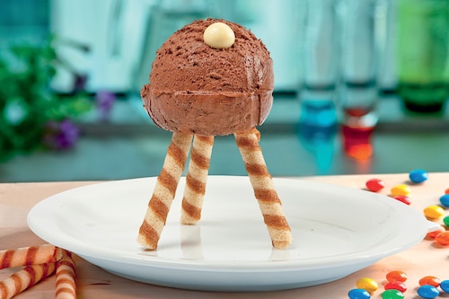 Przepis na Lody czekoladowe z rurkami waflowymi "Robot" Lody czekoladowe z rurkami waflowymi "Robot"