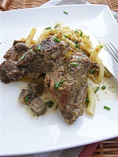 Łopatka winno-grzybowym sosie