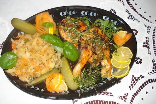 Łosoś na liściach rukoli ze świezym tymiankiem