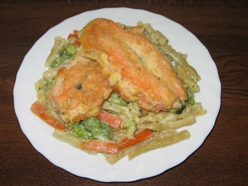 Łosoś na warzywnej pierzynce