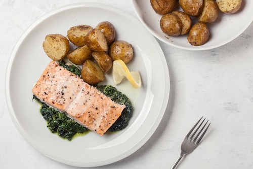 Łosoś na szpinaku