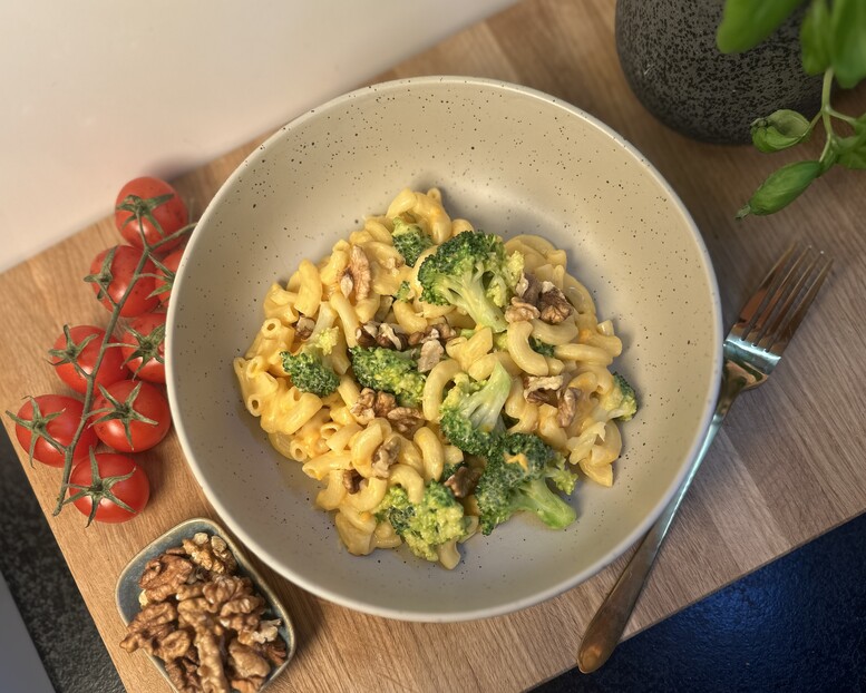 Przepis na Mac’n Cheese z brokułami i orzechami włoskimi Mac’n Cheese z brokułami i orzechami włoskimi