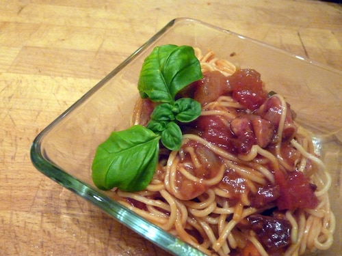 Makaron azjatycki z sosem słodko kwaśnym