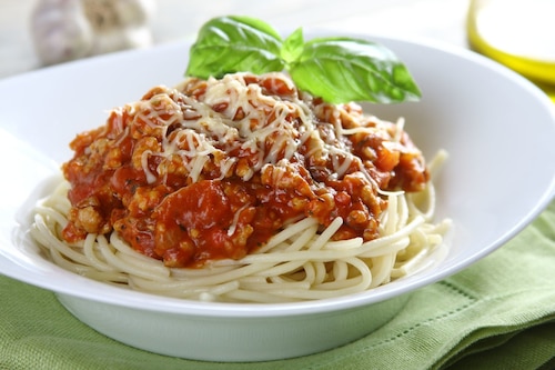 Przepis na Makaron Bolognese z czosnkiem    Makaron Bolognese z czosnkiem