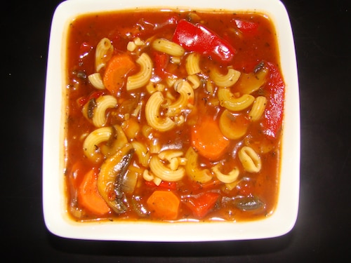 Makaron na ciepło z warzywami