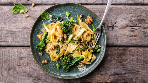 Przepis na Makaron pappardelle z brokułami i orzechami Makaron pappardelle z brokułami i orzechami