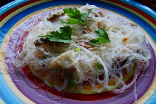 Makaron ryzowy z tilapią w mleczku kokosowym 