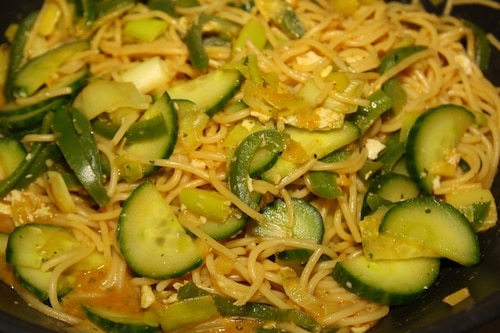 Przepis na Makaron smażony z zielonymi warzywami Makaron smażony z zielonymi warzywami