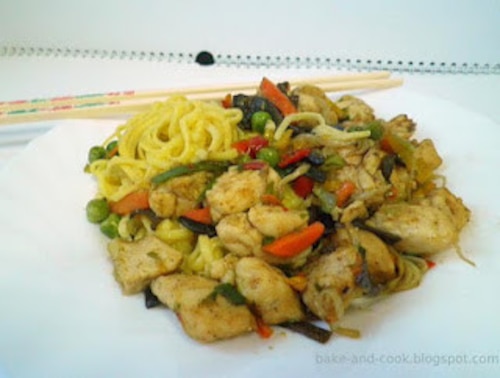 Przepis na Makaron stir fry z kurczakiem po chińsku Makaron stir fry z kurczakiem po chińsku