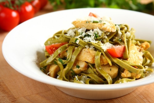 Przepis na Makaron tagliatelle z kurczakiem i chilli  Makaron tagliatelle z kurczakiem i chilli