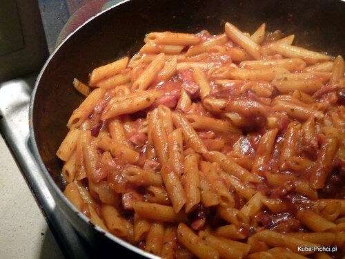 Makaron w sosie pomidrowym