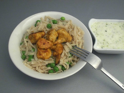 Przepis na Makaron z groszkiem i kurczakiem Makaron z groszkiem i kurczakiem