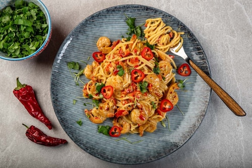 Makaron z krewetkami w sosie paprykowym 