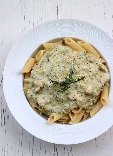 Makaron z kurczakiem i sosem brokułowym 