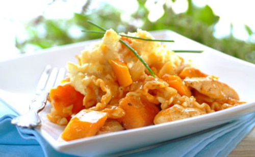 Przepis na Makaron z serem feta, kurczakiem i dynią Makaron z serem feta, kurczakiem i dynią
