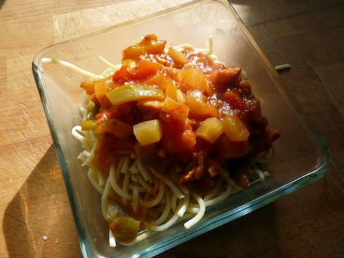 Makaron z sosem a'la leczo