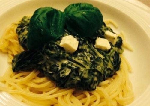 Przepis na Makaron z sosem szpinakowo-serowym Makaron z sosem szpinakowo-serowym