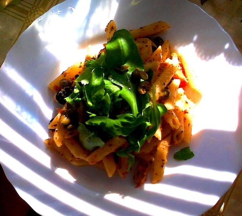 Makaron z tuńczykiem, kaparami  