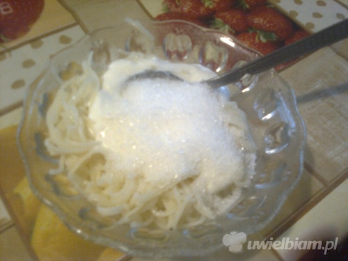 Makaron ze śmietaną i cukrem