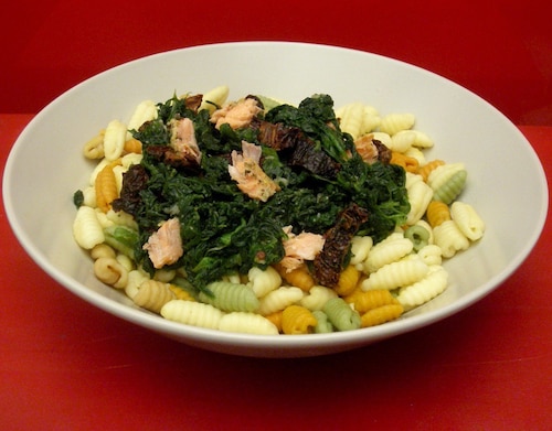 Przepis na Makaron ze szpinakiem i smażonym pstrągiem Makaron ze szpinakiem i smażonym pstrągiem