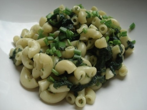 Przepis na Makaron ze szpinakiem i szczypiorkiem Makaron ze szpinakiem i szczypiorkiem