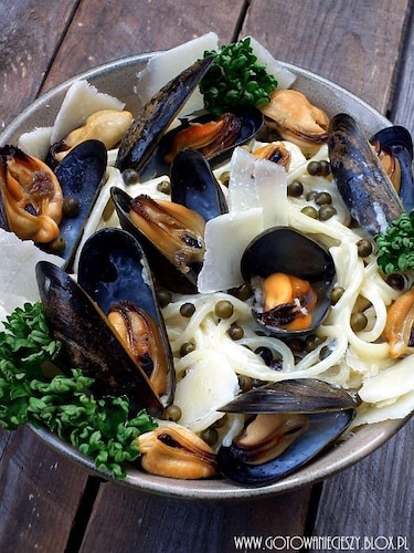 Małże w sosie śmietanowym z zielonym pieprzem 