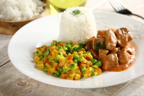 Przepis na Marchewka z groszkiem w kremowym sosie curry Marchewka z groszkiem w kremowym sosie curry