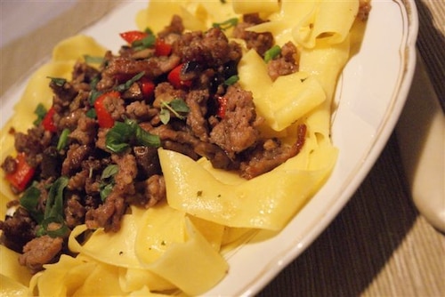 Przepis na Maślany makaron z mięsem mielonym Maślany makaron z mięsem mielonym