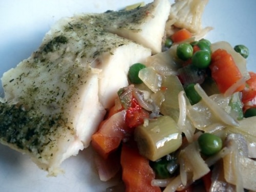 Miruna duszona z warzywami