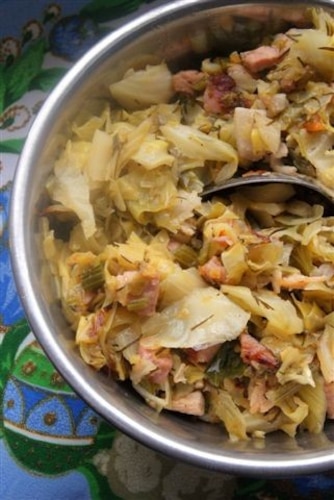 Młoda kapusta z boczkiem