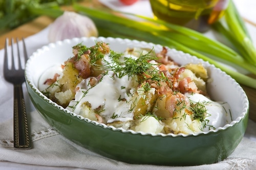 Młode ziemniaki z kwaśną śmietaną