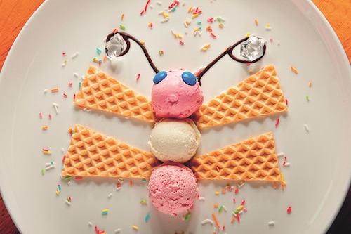 Przepis na Lody truskawkowe z wafelkami "Motyl" Lody truskawkowe z wafelkami "Motyl"