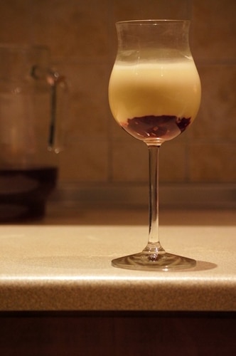 Mus z białej czekolady z owocami