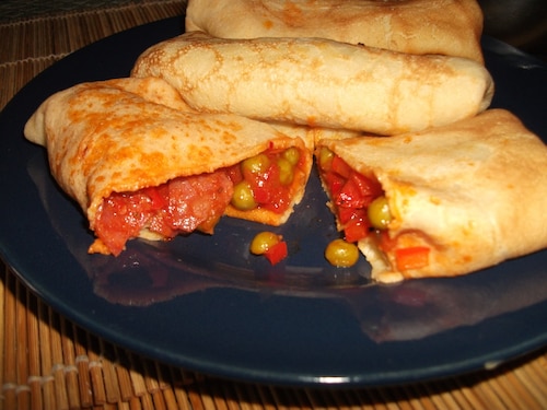 Przepis na Naleśniki z farszem z salami, papryki i pomidorów Naleśniki z farszem z salami, papryki i pomidorów