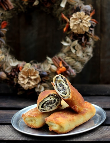 Naleśniki z jajkami i pieczarkami